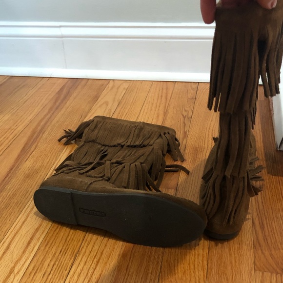 Minnetonka 3-Layer Fringe Boots - Picture 4 of 6